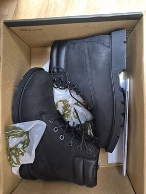 Timberland women's Black Lace-Up Boots